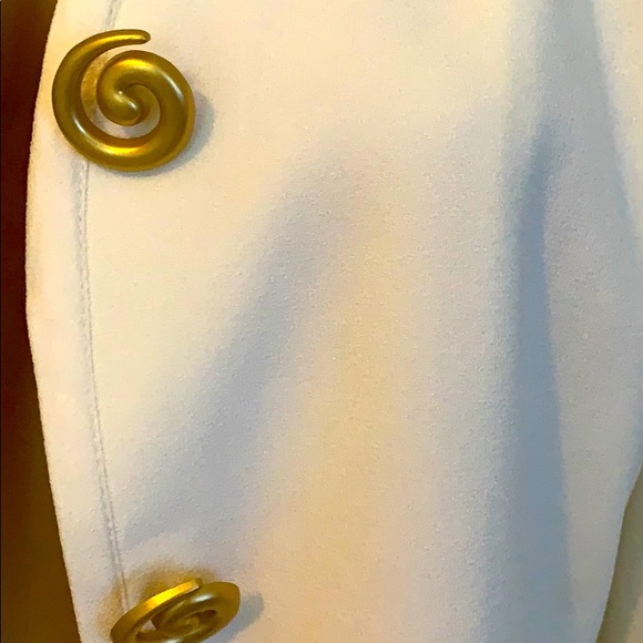 Beautiful WH New York Woman’s Cream 2PC Pantsuit - Picture 8 of 9